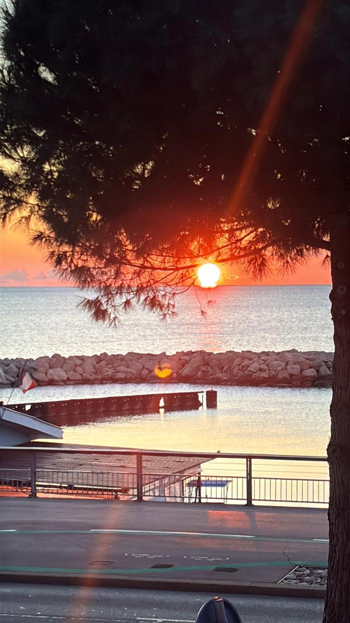 Front De Mer,Plage, Piscine, Parking Cagnes-sur-Mer Dış mekan fotoğraf